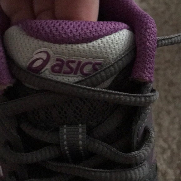 ASO Anastasia Steele Asics Gel Forte sneakers - Picture 5 of 11